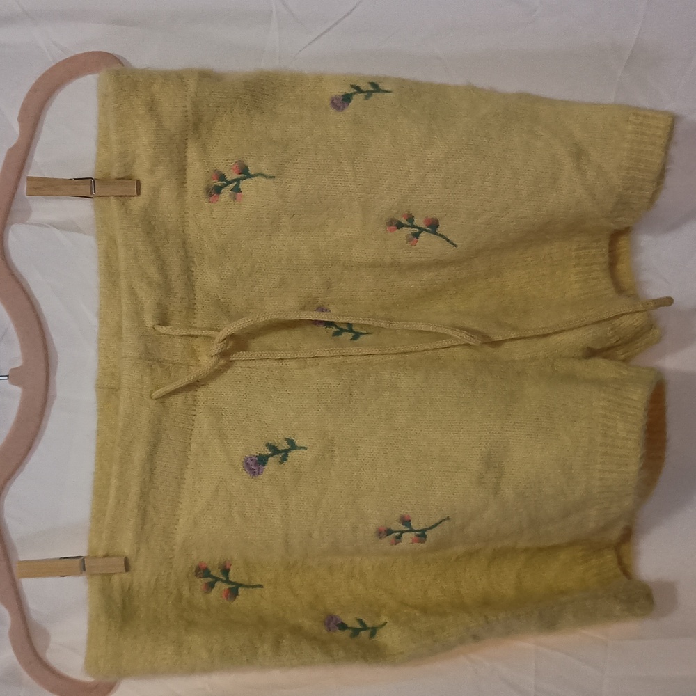 Missguided Yellow Knit Shorts Embroidered Flowers Size US 6-8 S